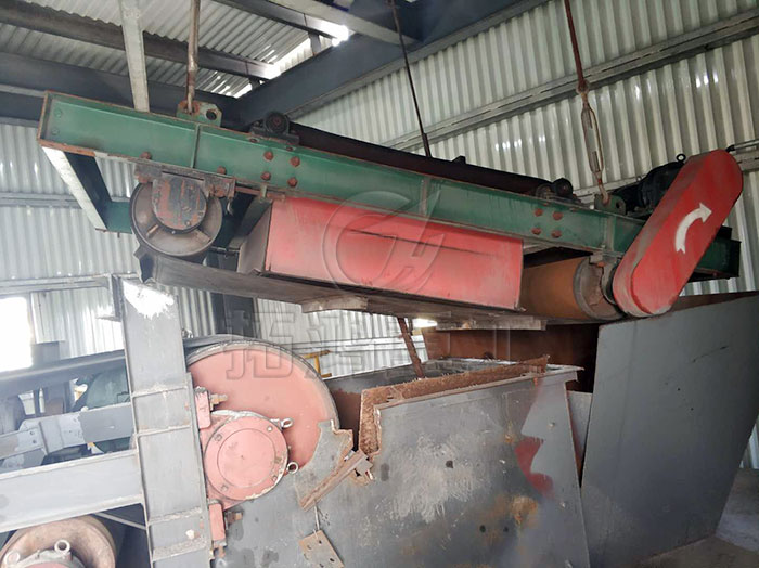 鎧裝永磁自卸除鐵器，鎧甲式永磁自卸除鐵器，永磁除鐵器，帶式除鐵器使用現(xiàn)場(chǎng)