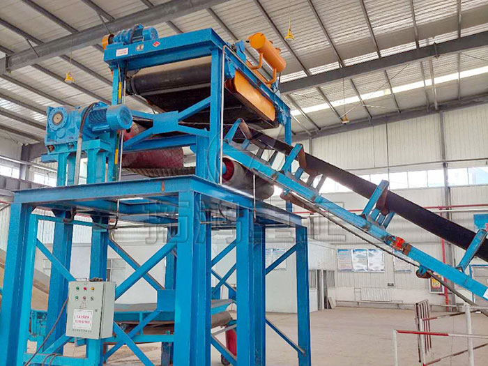 電磁油冷自卸除鐵器，油冷除鐵器，電磁除鐵器，電磁懸掛除鐵器使用現(xiàn)場(chǎng)